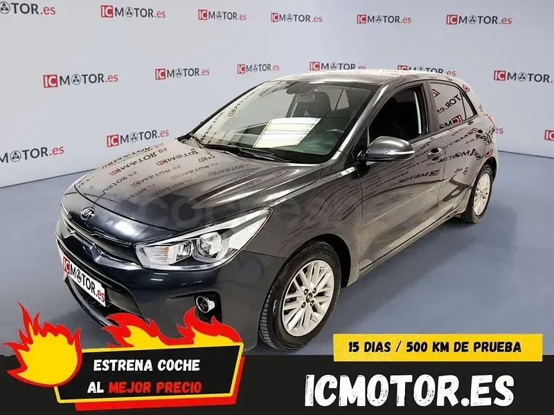 Usado Kia Rio GT-Line 100 CV (73 kW) 2019 Gris / plata Berlina