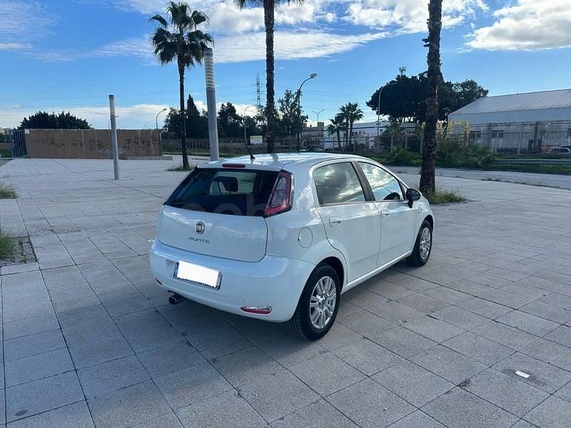 Usado Fiat Punto Easy 69 CV (50 kW) 2013 Blanco Berlina