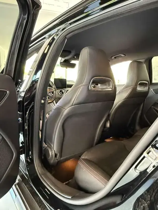 Usado Mercedes GLA180 AMG line 122 CV (89 kW) 2016 Negro SUV