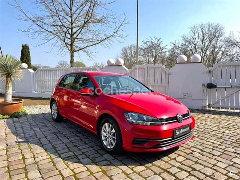 Usado VW Golf VII Advance 115 CV (84 kW) 2018 Rojo Berlina