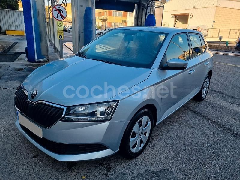 Gris / plata Usado 2019 Skoda Fabia Active Berlina | 10.500 € (Buen precio) - Imagen 1/4