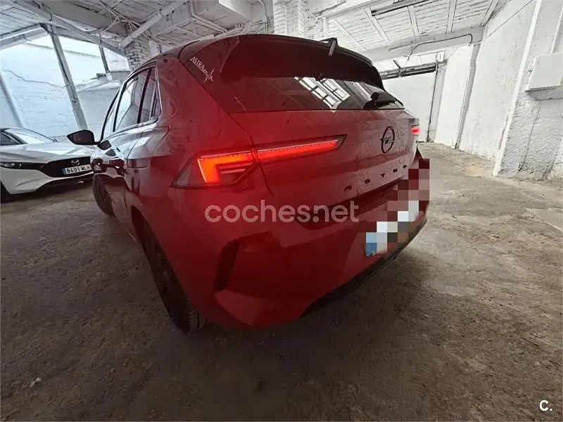 Usado Opel Astra 180 CV (132 kW) 2022 Granate Utilitario