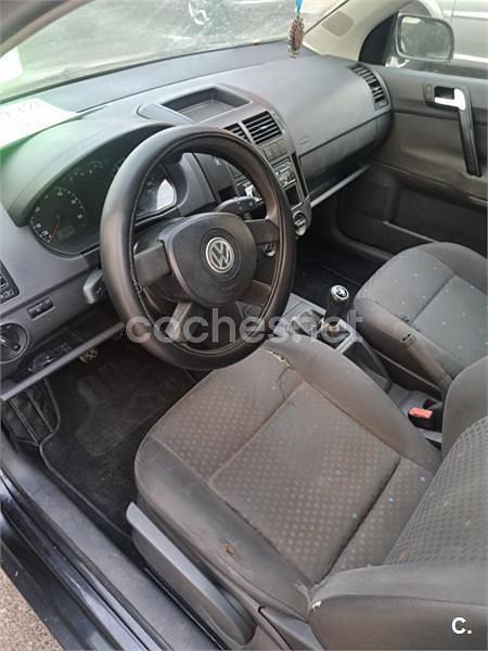 Usado VW Polo Trendline 75 CV (55 kW) 2003 Negro Berlina