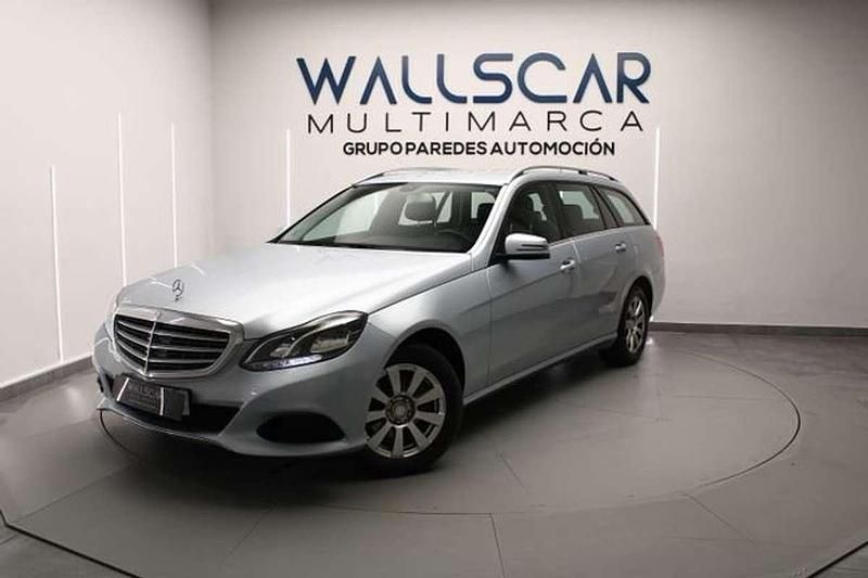 Usado Mercedes E220 Elegance 170 CV (125 kW) 2015 Azul Familiar