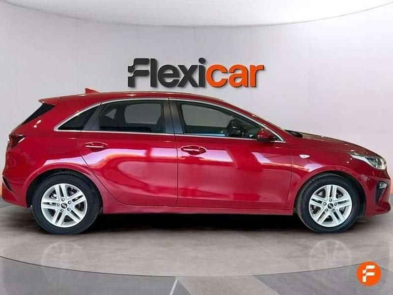 Usado Kia Ceed 120 CV (88 kW) 2019 Rojo Utilitario