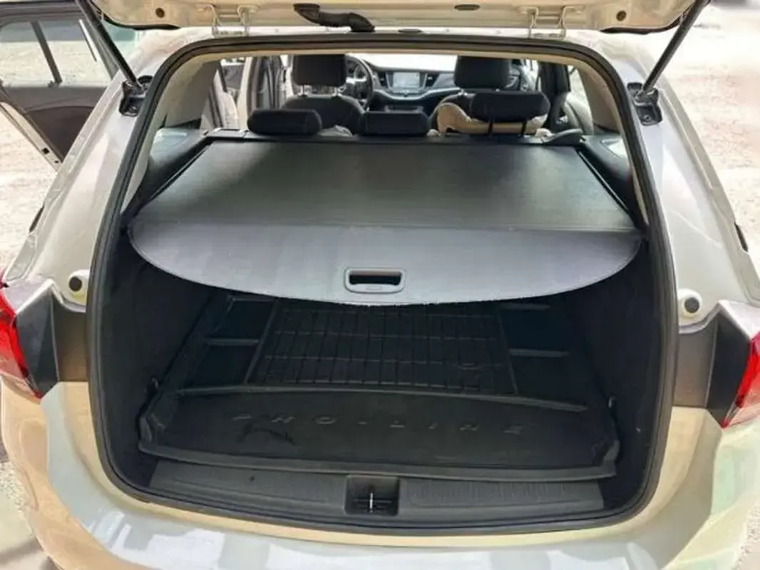 Usado Opel Astra Selective 110 CV (80 kW) 2016 Blanco Familiar