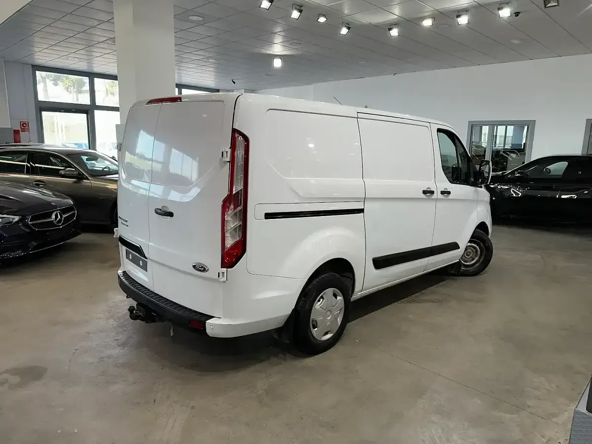 Usado Ford Transit Custom Trend 131 CV (96 kW) 2022 Blanco Berlina