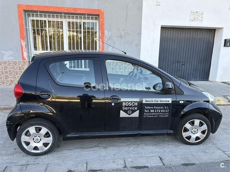 Usado Toyota Aygo 68 CV (50 kW) 2007 Negro Utilitario