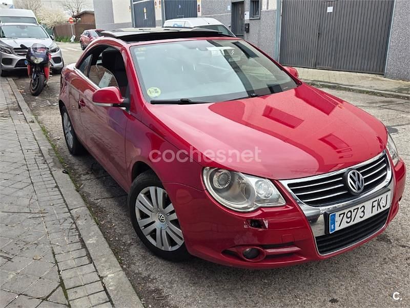 Usado VW Eos 140 CV (102 kW) 2007 Rojo Descapotable