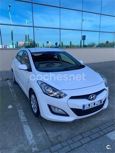Usado Hyundai i30 90 CV (66 kW) 2015 Blanco Berlina