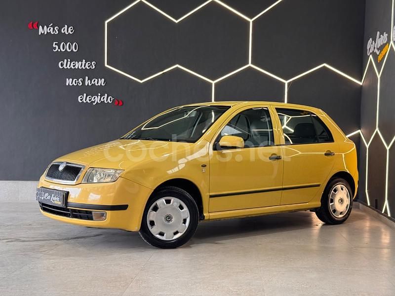 Usado Skoda Fabia Comfort 101 CV (74 kW) 2001 Amarillo Utilitario