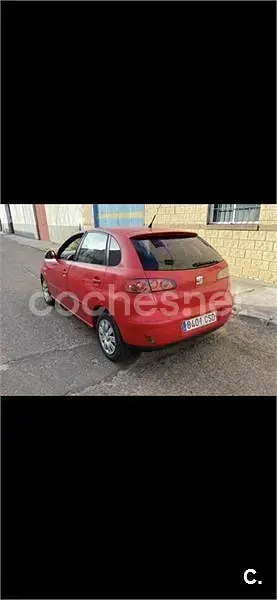 Usado Seat Ibiza 100 CV (73 kW) 2004 Rojo Utilitario