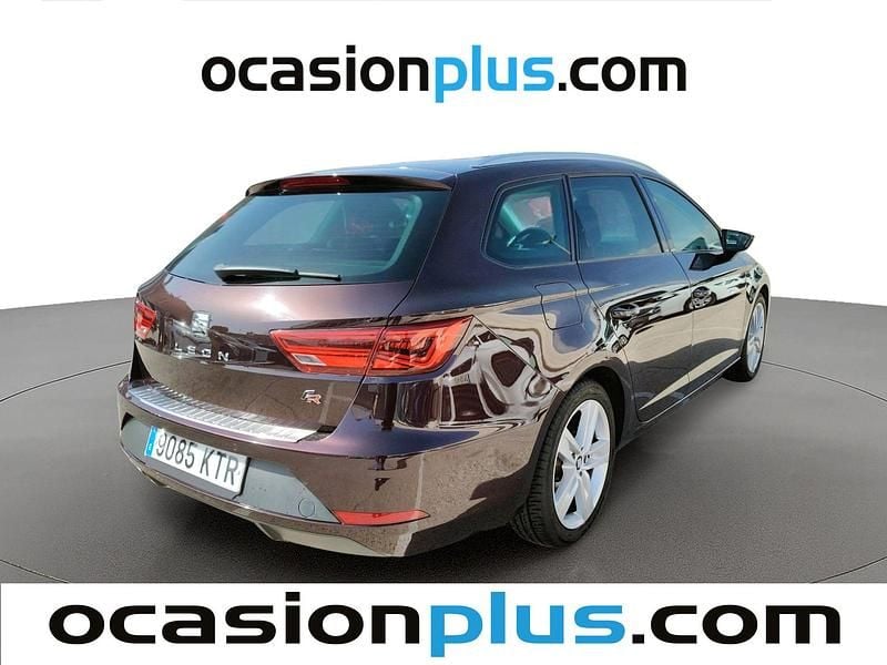 Usado Seat Leon FR 150 CV (110 kW) 2019 Violeta Monovolumen