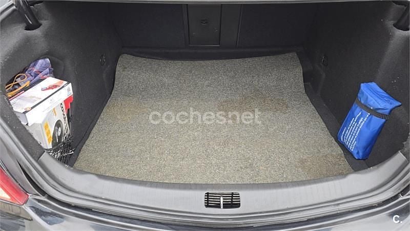 Usado Opel Insignia Sport 130 CV (95 kW) 2010 Negro Berlina