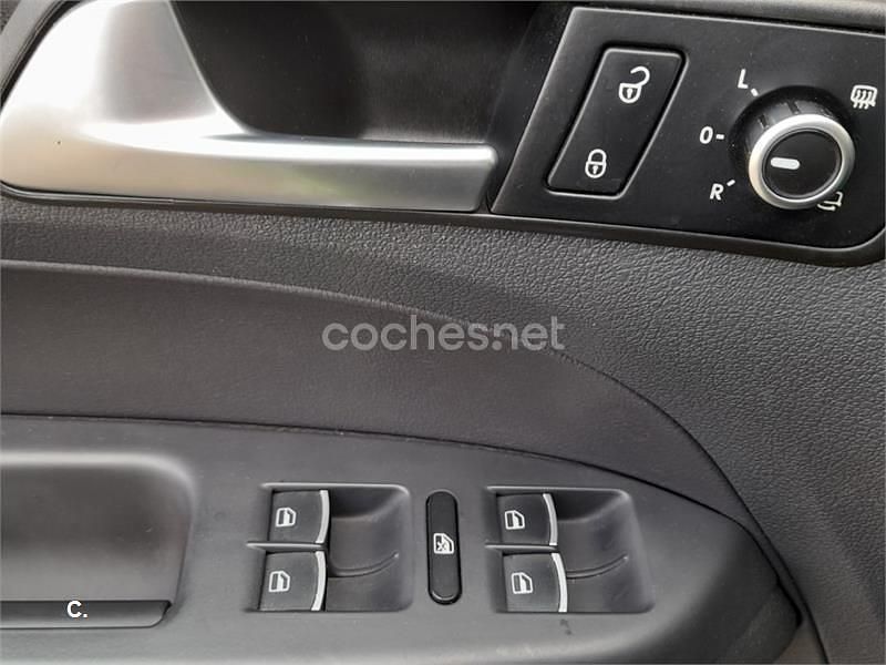 Usado VW Touran Business 105 CV (77 kW) 2015 Negro Monovolumen