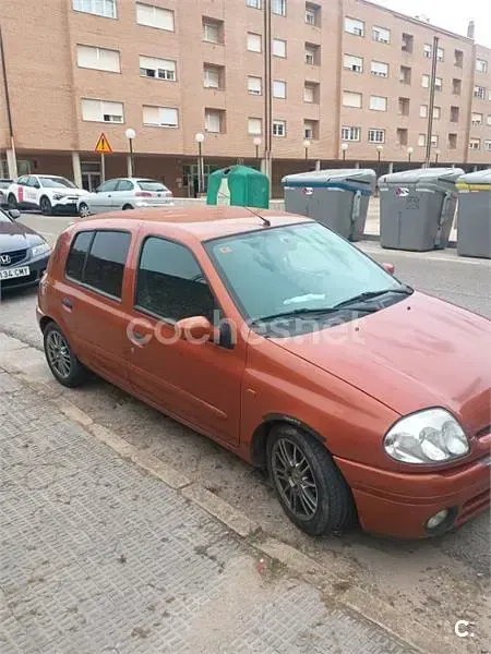 Usado Renault Clio II 60 CV (44 kW) 1999 Marrón Berlina