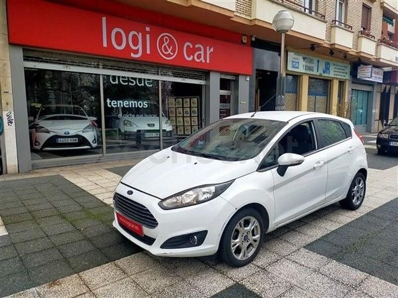 Usado Ford Fiesta Trend 82 CV (60 kW) 2013 Blanco Utilitario