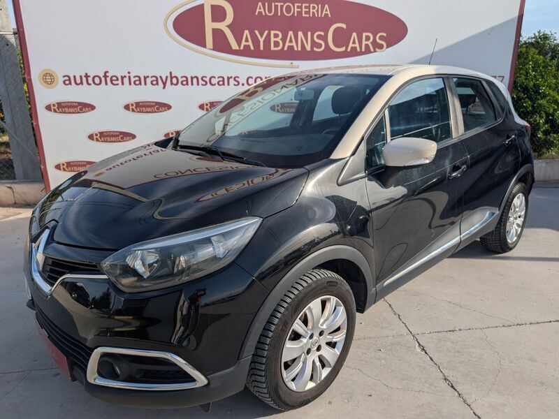 Usado Renault Captur Intens 90 CV (66 kW) 2016 Negro SUV