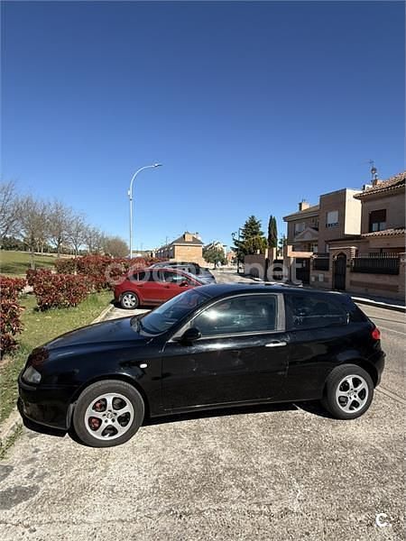 Usado Alfa Romeo 147 Progression 120 CV (88 kW) 2004 Negro Utilitario