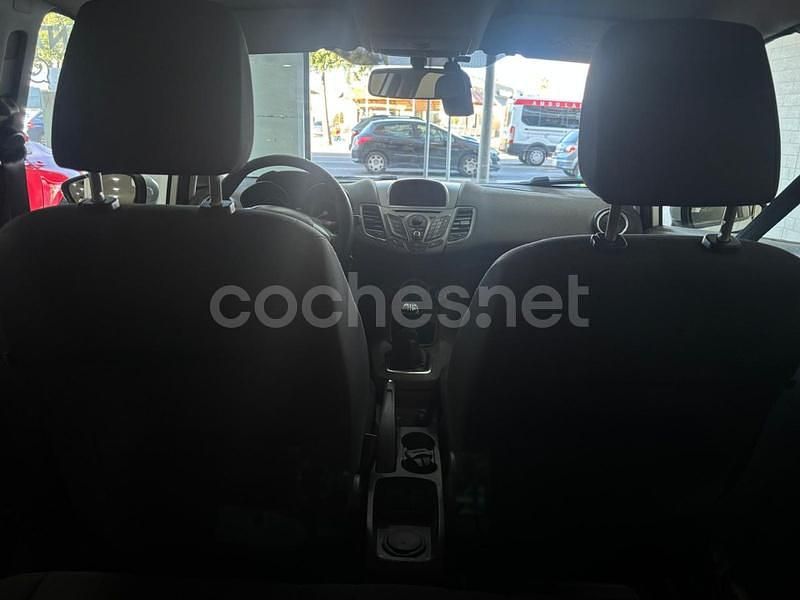 Usado Ford Fiesta Trend 101 CV (74 kW) 2014 Blanco Berlina