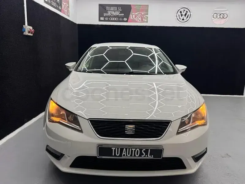 Usado Seat Leon Style 105 CV (77 kW) 2015 Blanco Berlina
