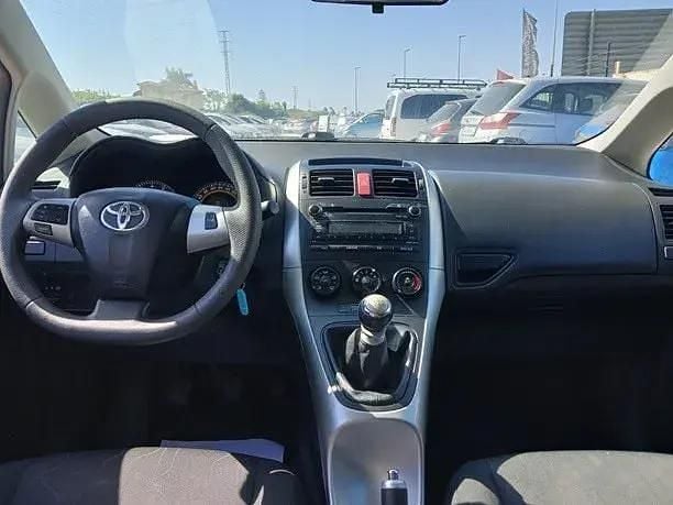 Używany Toyota Auris Active 132 KM (97 kW) 2013 Niebieski Hatchback