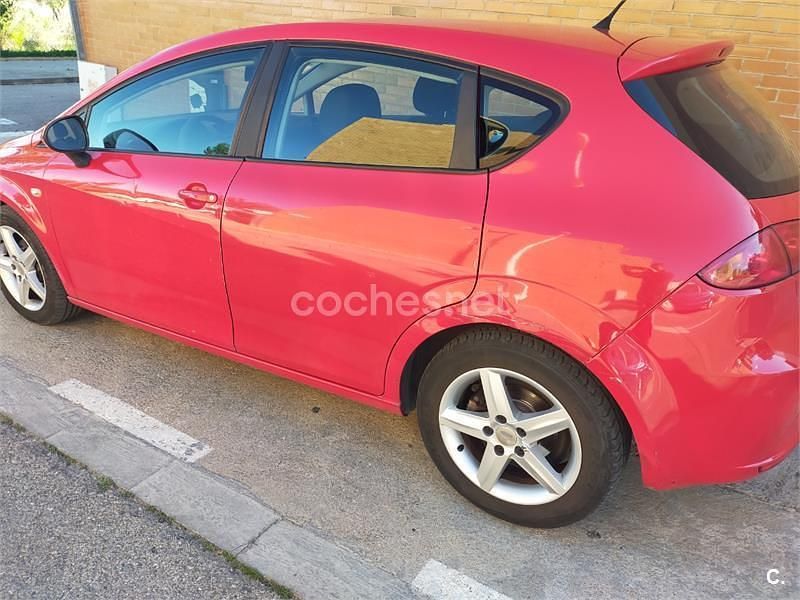 Usado Seat Leon Reference 90 CV (66 kW) 2009 Rojo Utilitario