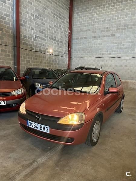 Usado Opel Corsa Comfort 75 CV (55 kW) 2001 Rosa Utilitario