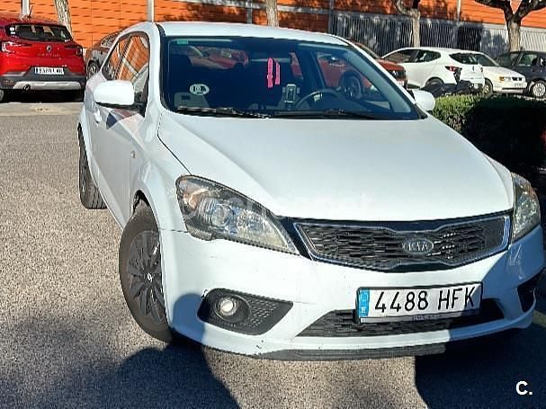 Usado Kia ProCeed 90 CV (66 kW) 2011 Blanco Berlina