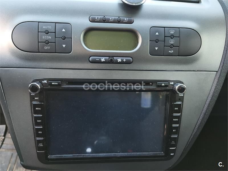 Usado Seat Leon Sport 105 CV (77 kW) 2008 Gris / plata Utilitario