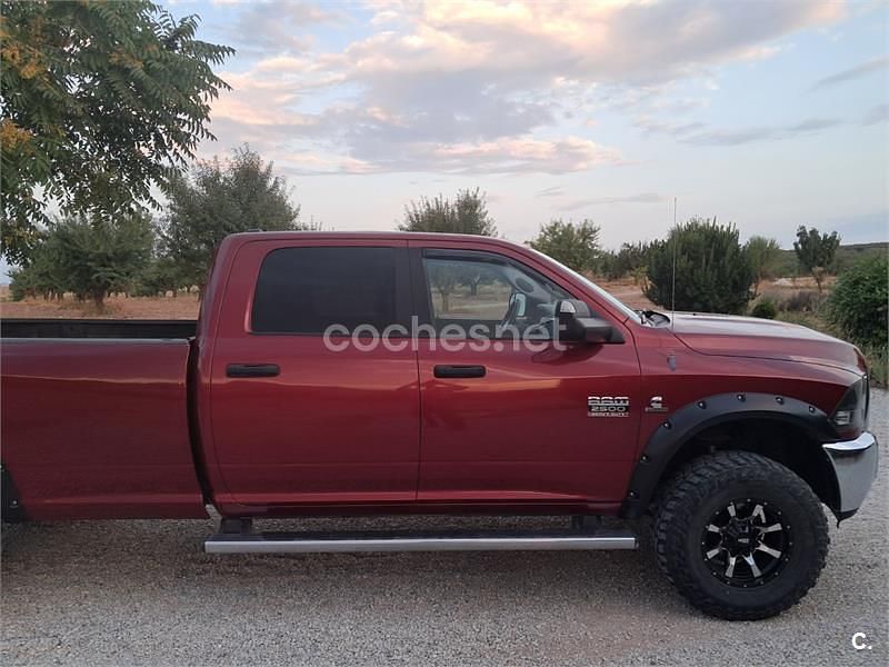 Usado RAM 1500 305 CV (224 kW) 2023 Granate Pickup/Camioneta