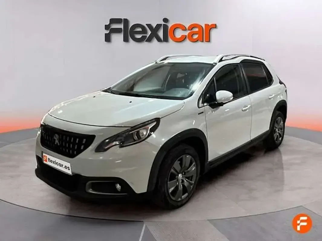 Usado Peugeot 2008 Allure 110 CV (80 kW) 2019 Blanco SUV