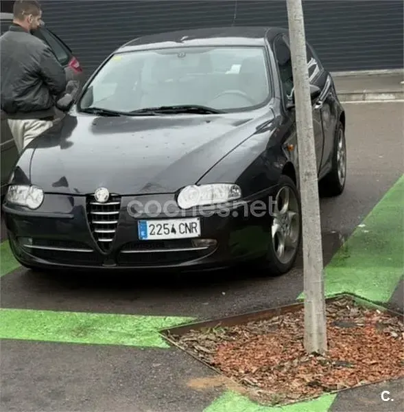 Usado Alfa Romeo 147 Progression 120 CV (88 kW) 2003 Negro Utilitario