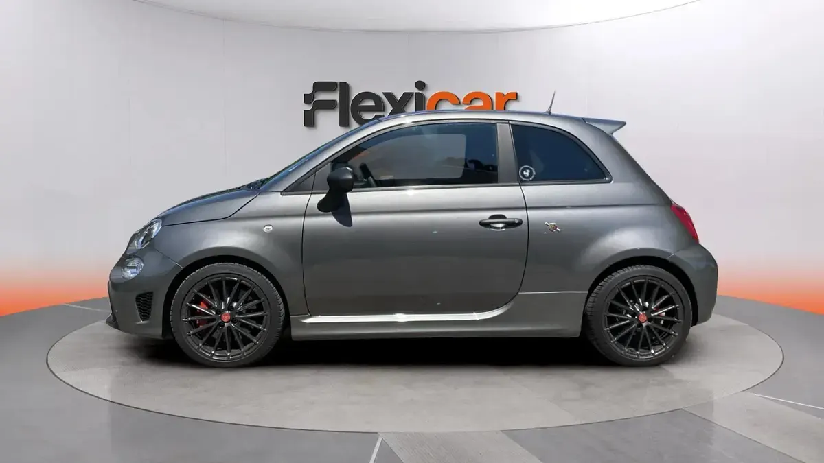Usado Abarth 695 180 CV (132 kW) 2023 Gris Utilitario