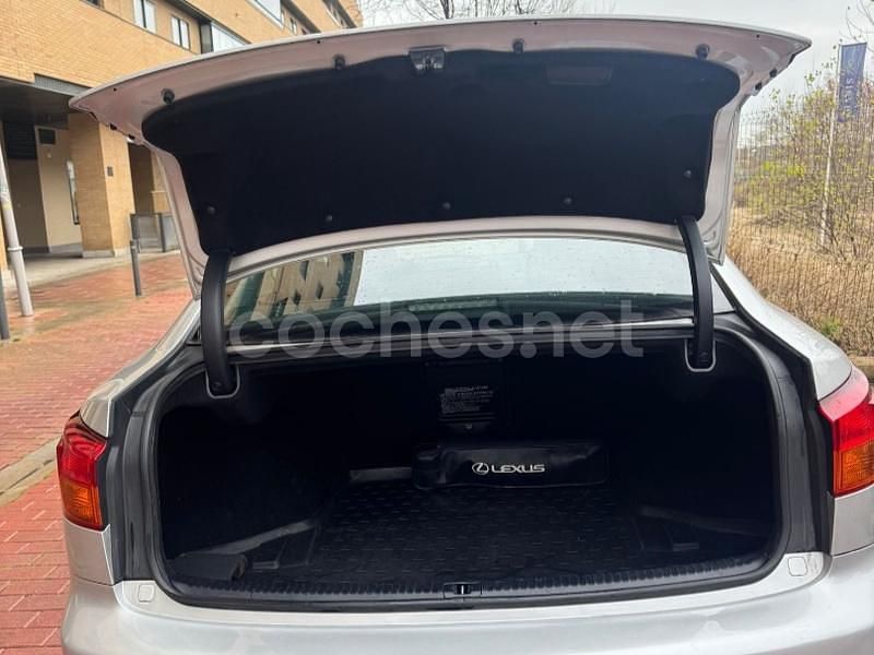 Usado Lexus IS220d Sport Line 177 CV (130 kW) 2006 Gris / plata Berlina