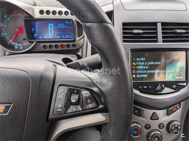 Usado Chevrolet Aveo LTZ 95 CV (69 kW) 2013 Gris / plata Berlina