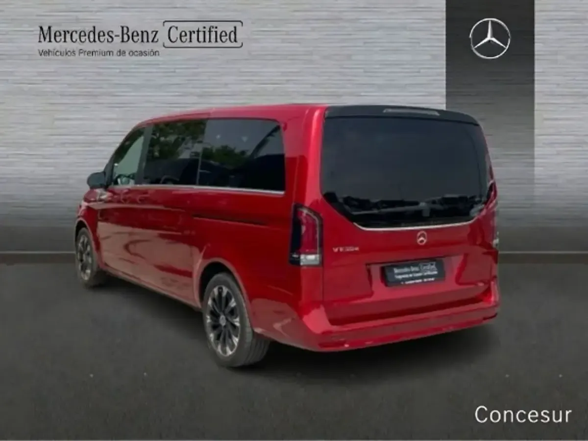Usado Mercedes V250 Avantgarde 190 CV (139 kW) 2025 Rojo Monovolumen