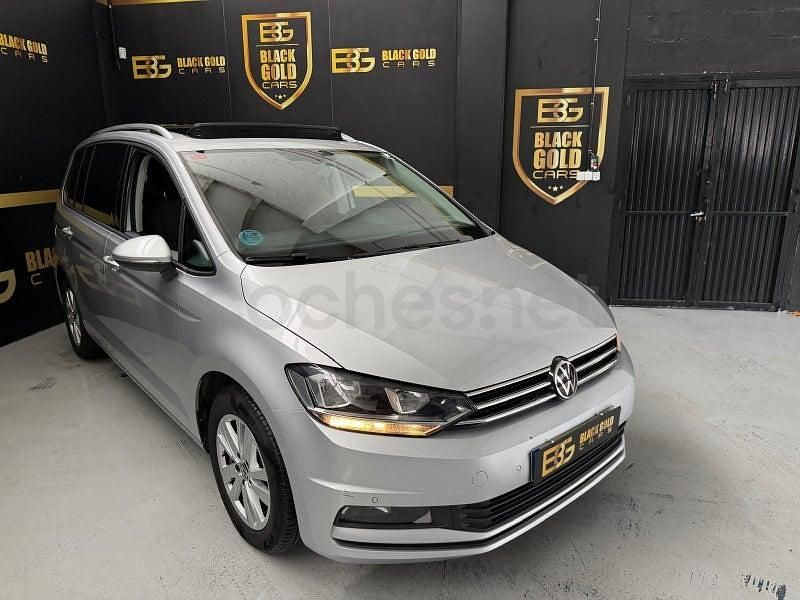 Usado VW Touran Advance 122 CV (89 kW) 2021 Gris Monovolumen