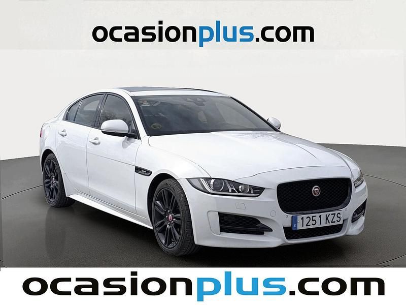 Usado Jaguar XE R-Sport 180 CV (132 kW) 2019 Blanco Berlina