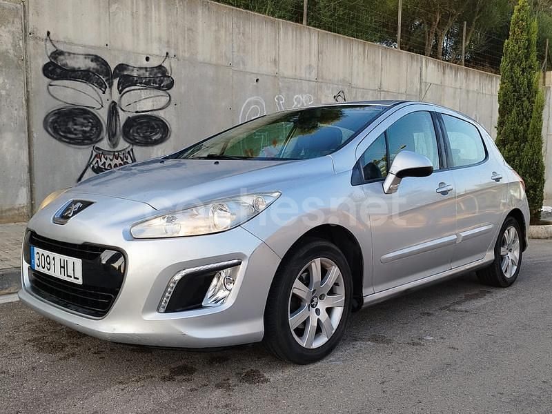 Gris / plata Usado 2012 Peugeot 308 Active Berlina | 4590 € (Buen precio) - Imagen 1/4