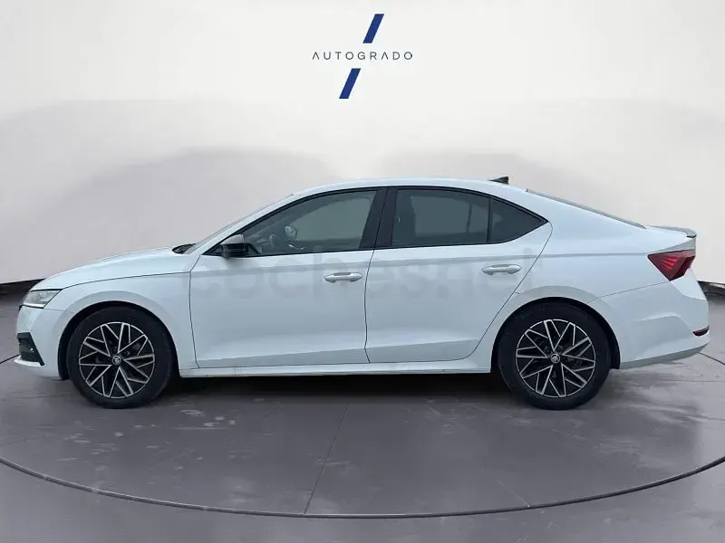 Usado Skoda Octavia Ambition 150 CV (110 kW) 2023 Blanco Berlina