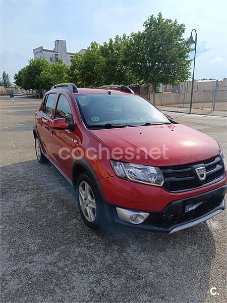 Usado Dacia Sandero Stepway 90 CV (66 kW) 2013 Granate Berlina