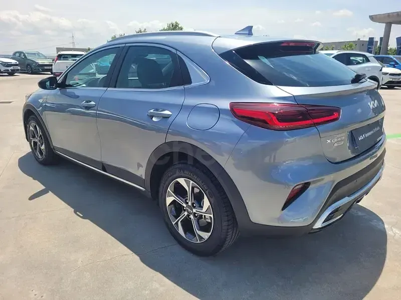 Usado Kia XCeed 115 CV (84 kW) 2025 Gris / plata SUV