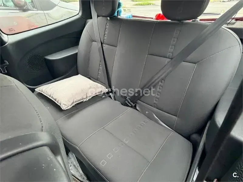Usado Renault Twingo Dynamique 65 CV (47 kW) 2010 Rojo Utilitario