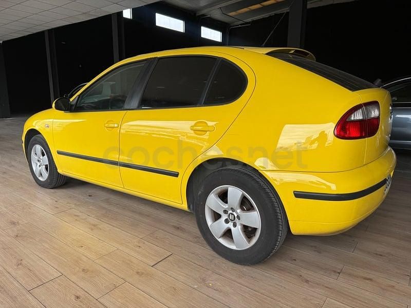 Usado Seat Leon 90 CV (66 kW) 2004 Amarillo Utilitario