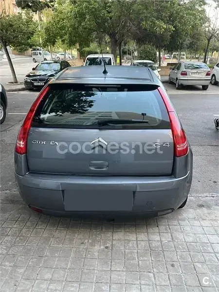 Usado Citroën C4 90 CV (66 kW) 2007 Gris / plata Berlina