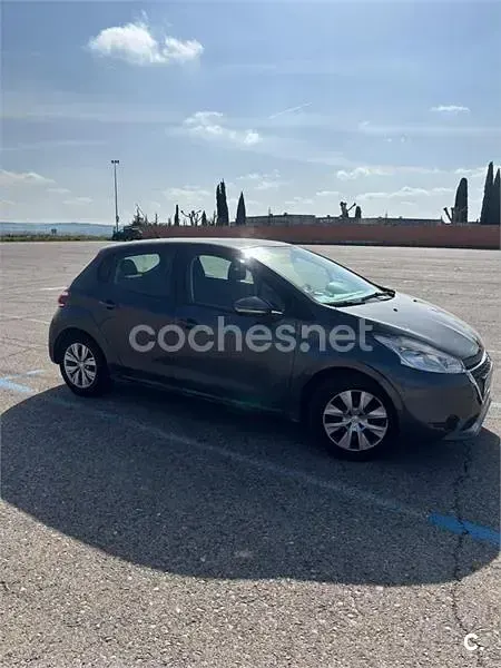 Usado Peugeot 208 Active 82 CV (60 kW) 2014 Marrón Utilitario