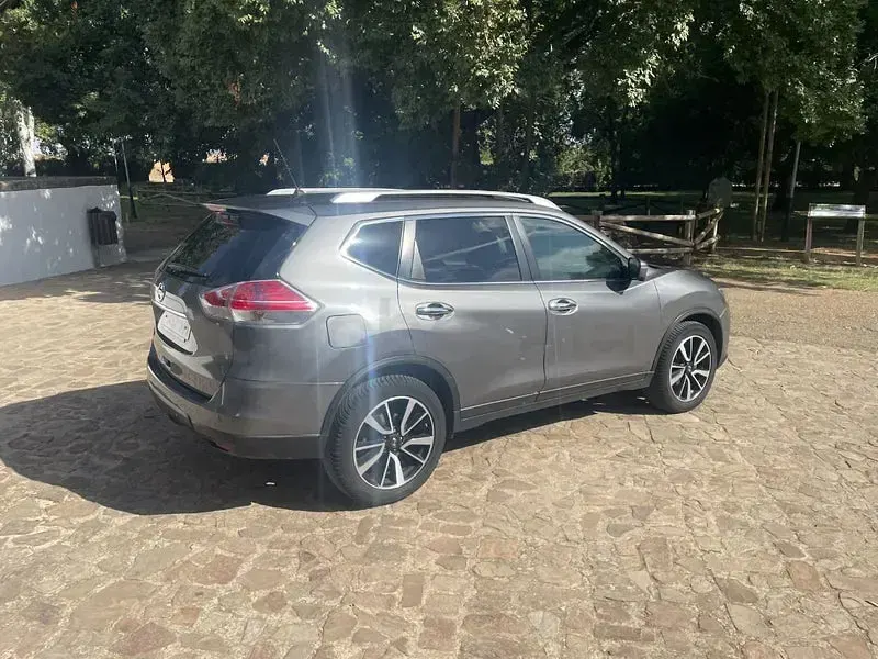 Usado Nissan X-Trail Tekna 130 CV (95 kW) 2015 Gris / plata SUV