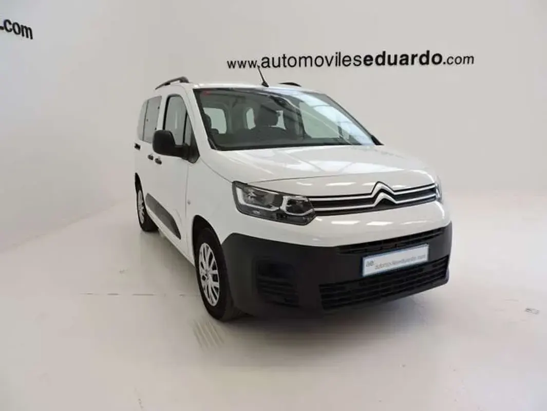 Usado Citroën Berlingo Live 102 CV (75 kW) 2021 Blanco Monovolumen