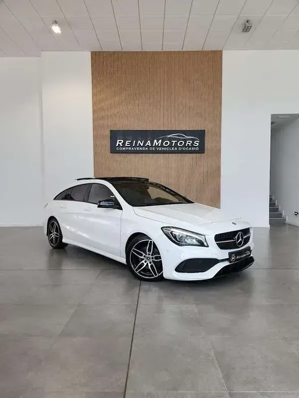 Usado Mercedes CLA180 Shooting Brake 122 CV (89 kW) 2018 Blanco Familiar